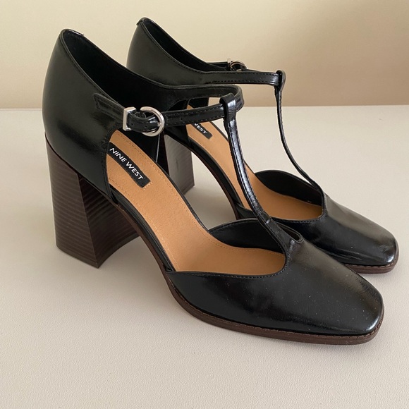 Nine West Janky T Strap Heels - Size 10 M - Picture 2 of 3